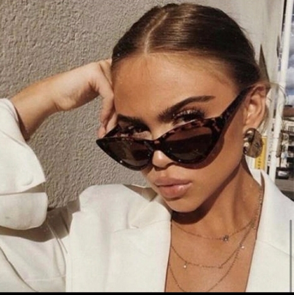 Cat 🐈 Eye 👀 😻 Sunglasses 🕶 🌞 - Picture 3 of 8